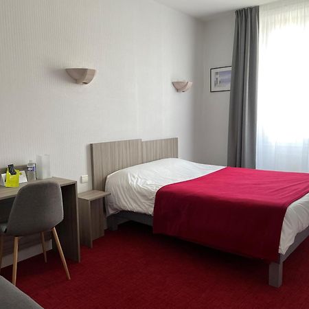 Hotel Restaurant La Boule D'Or Barbezieux-Saint-Hilaire Eksteriør billede