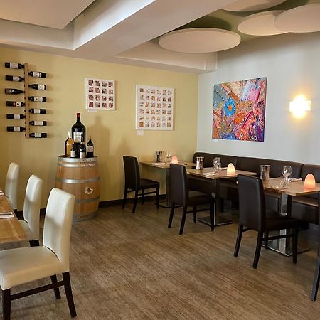 Hotel Restaurant La Boule D'Or Barbezieux-Saint-Hilaire Eksteriør billede