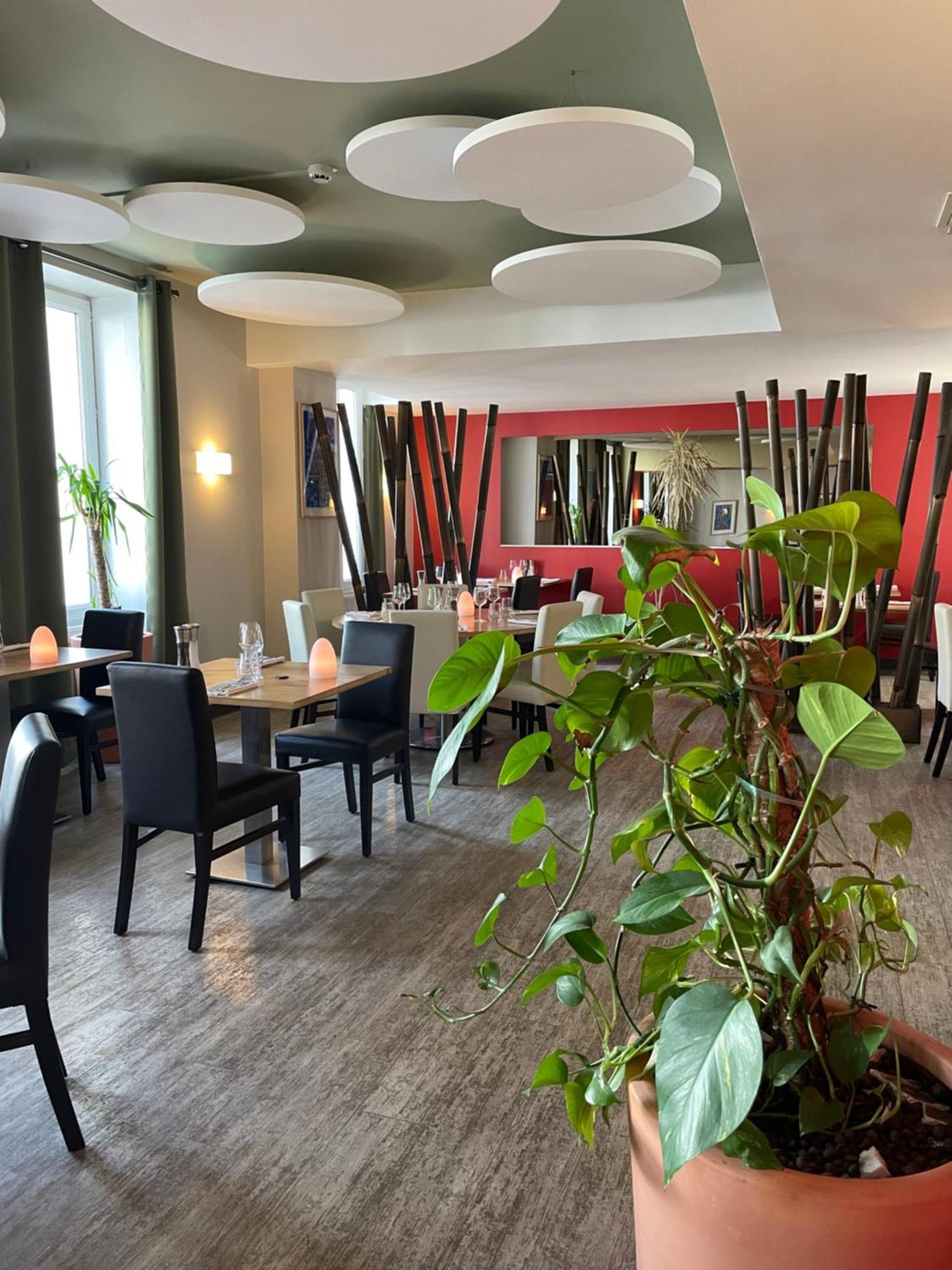 Hotel Restaurant La Boule D'Or Barbezieux-Saint-Hilaire Eksteriør billede