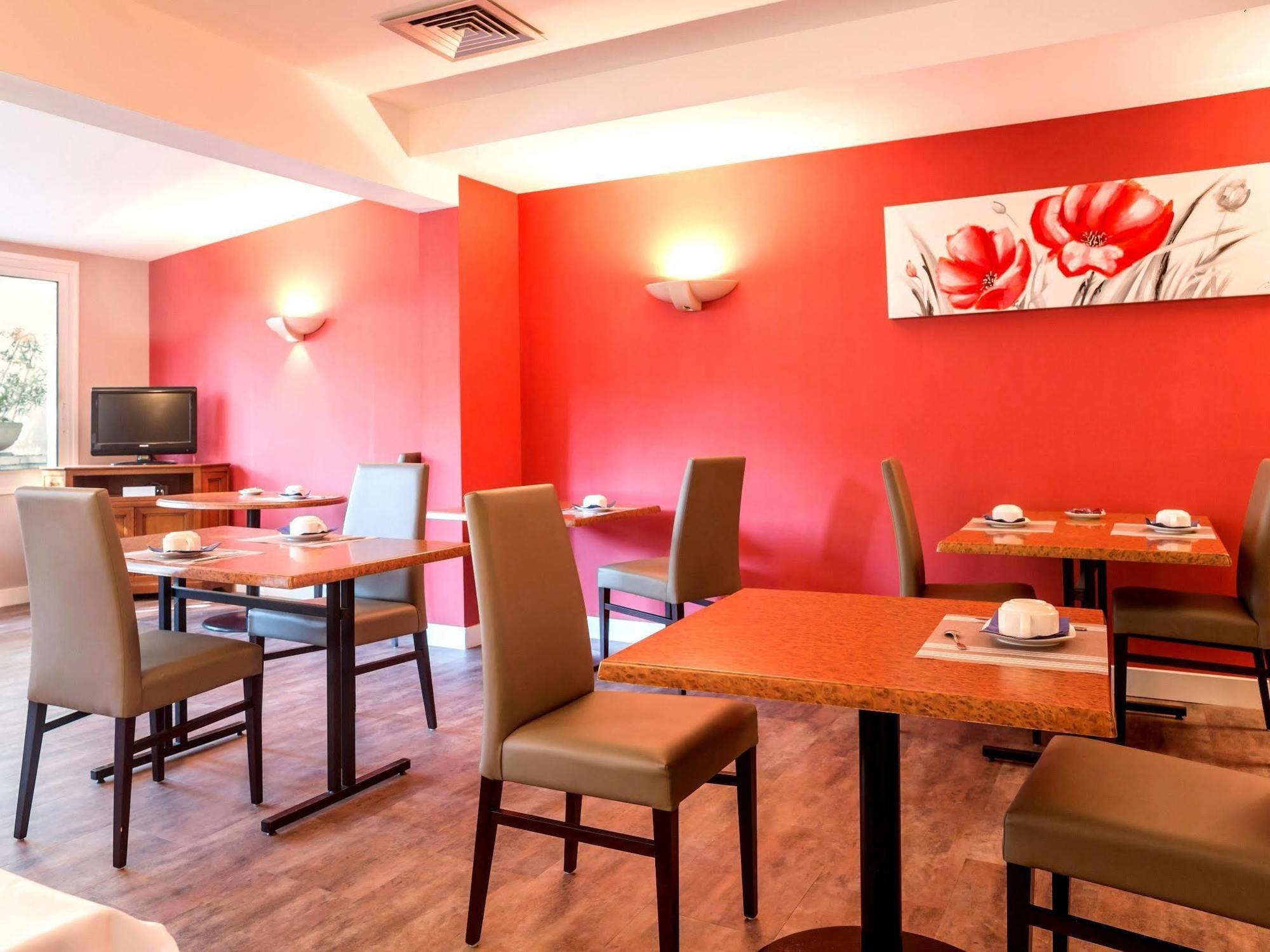 Hotel Restaurant La Boule D'Or Barbezieux-Saint-Hilaire Eksteriør billede