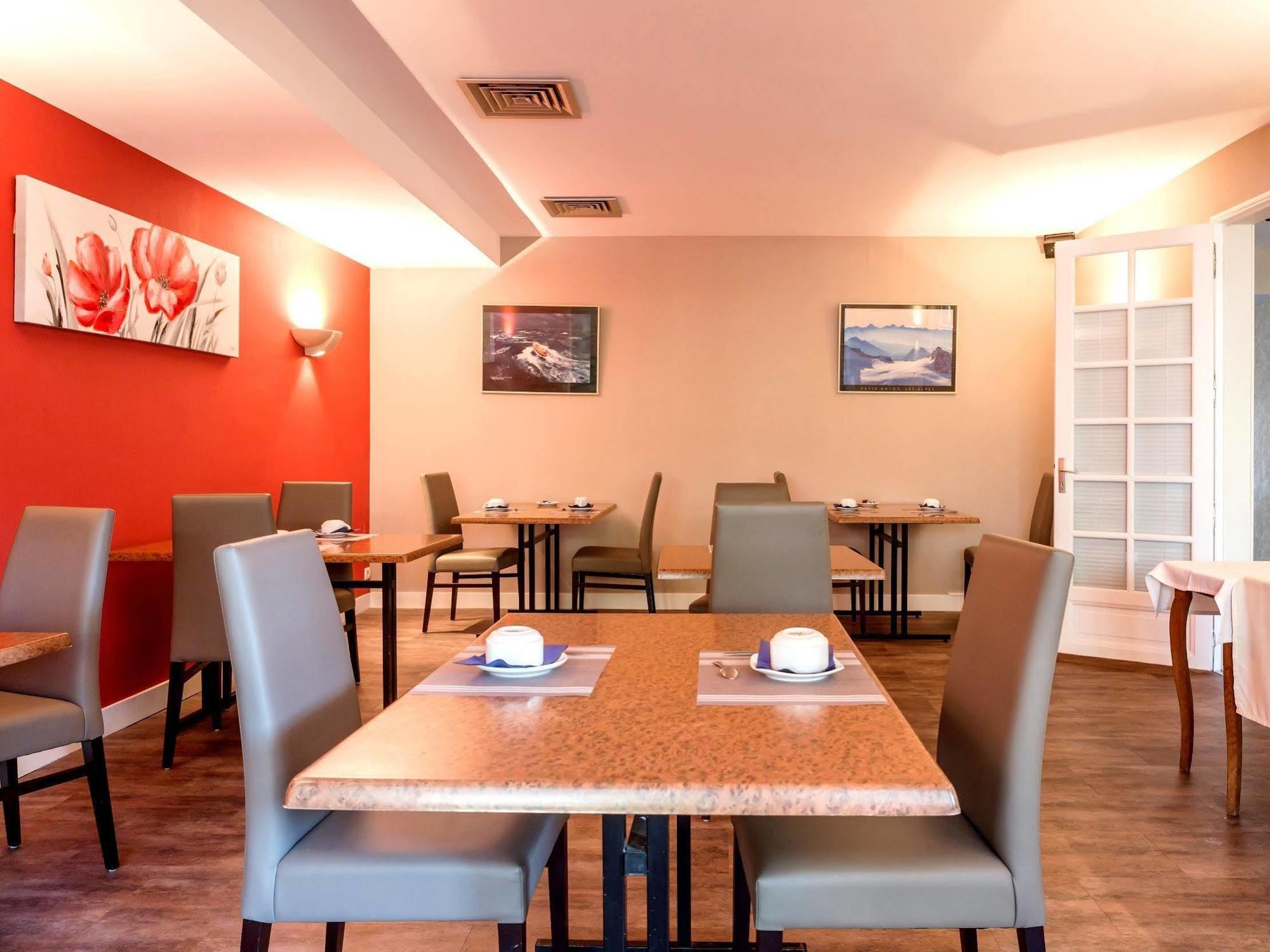 Hotel Restaurant La Boule D'Or Barbezieux-Saint-Hilaire Eksteriør billede